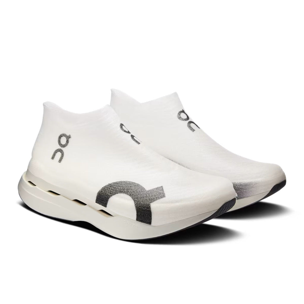 On Cloudboom Strike LightSpray 'White / Black'